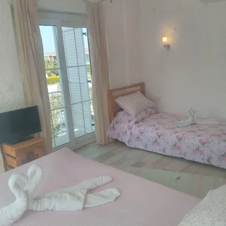 Chakra Boutique Hotel *