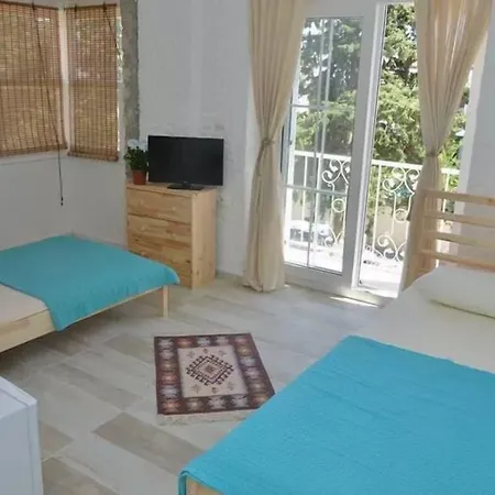 Chakra Boutique Hotel *