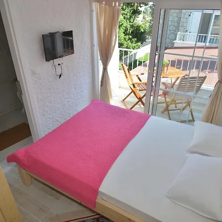 Chakra Boutique Hotel *