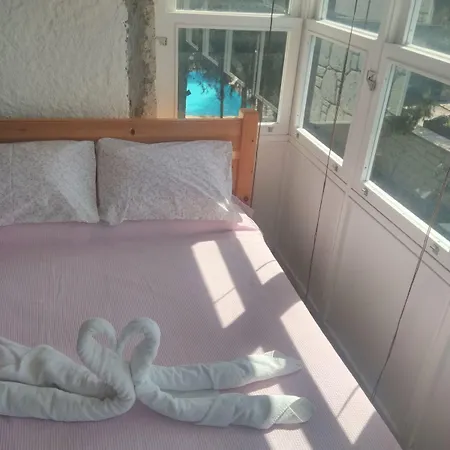 Chakra Boutique Hotel *