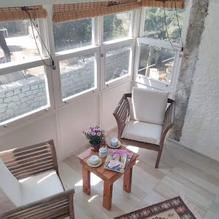 Chakra Boutique Hotel *